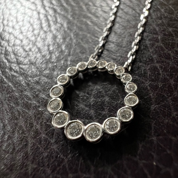 Laura k Jewitt diamond circle pendant necklace - Picture 5 of 5